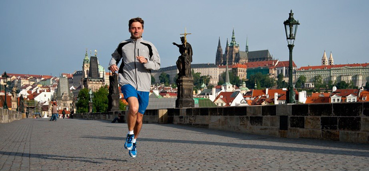 David crosing the Charles Bridge